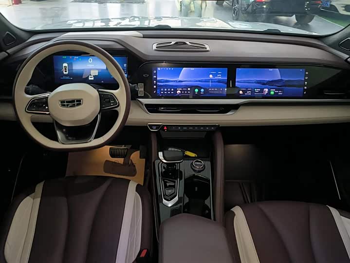 Фото 12 - Geely Monjaro