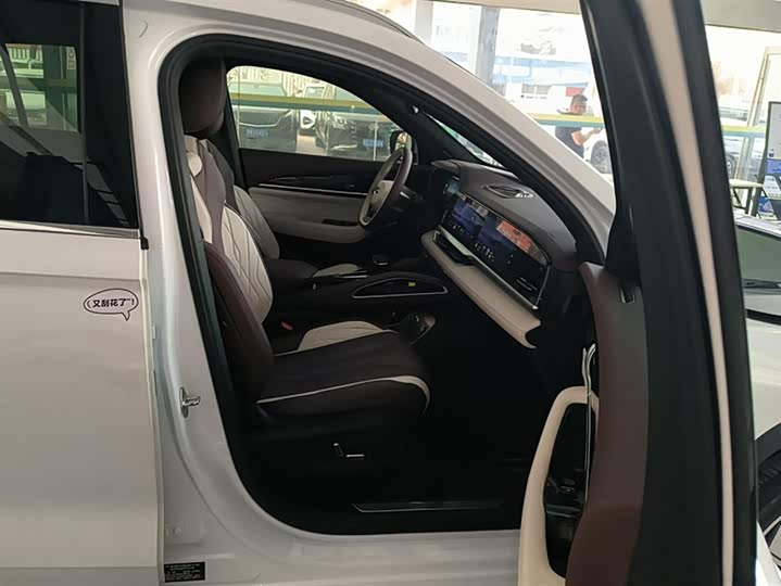 Фото 8 - Geely Monjaro