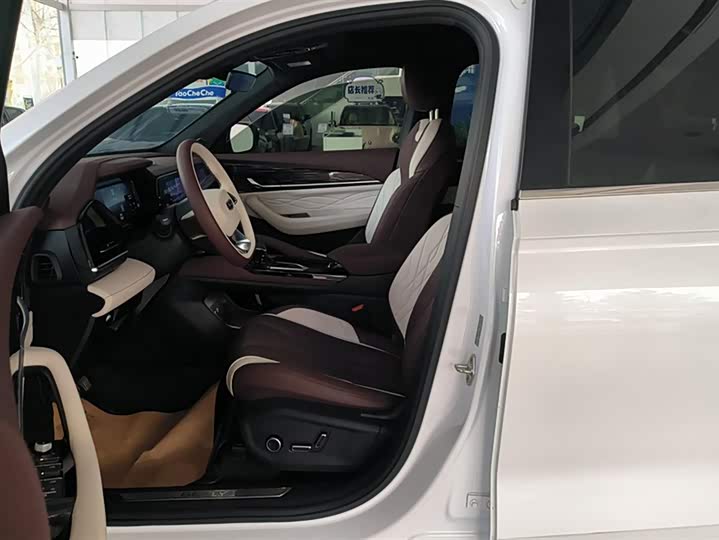 Фото 9 - Geely Monjaro