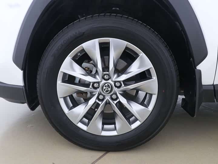 Фото 10 - Toyota Wildlander