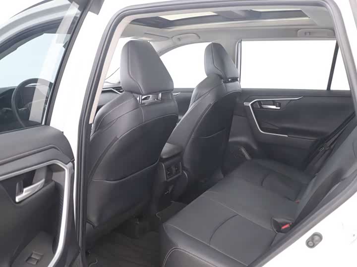 Фото 8 - Toyota Wildlander