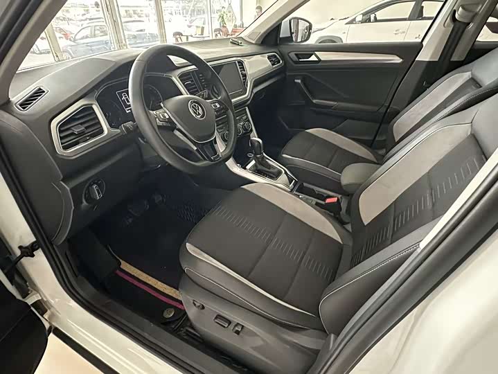 Фото 7 - Volkswagen T-Roc