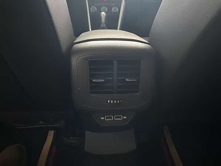 Фото 8 - Volkswagen T-Roc