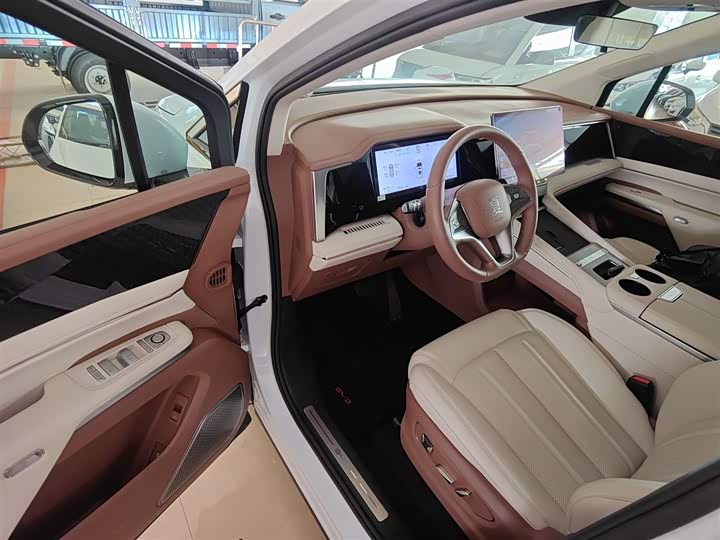 Фото 16 - BYD Xia