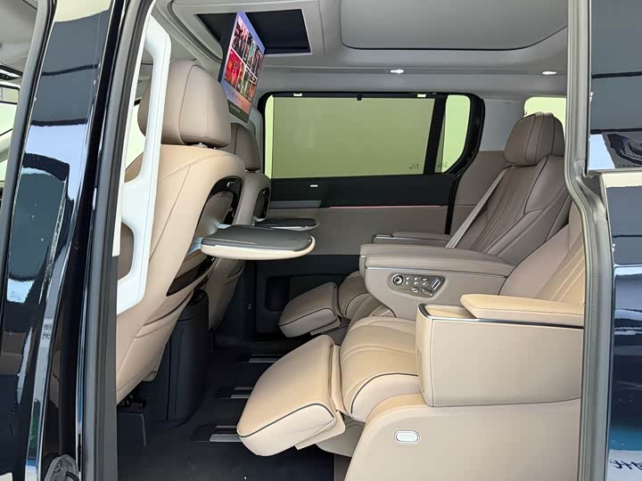 Фото 10 - XPeng X9