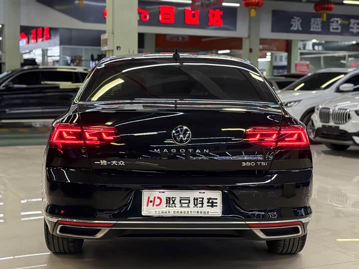 Фото 17 - Volkswagen Magotan