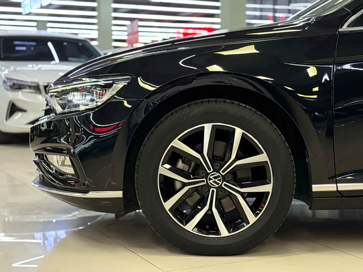 Фото 18 - Volkswagen Magotan