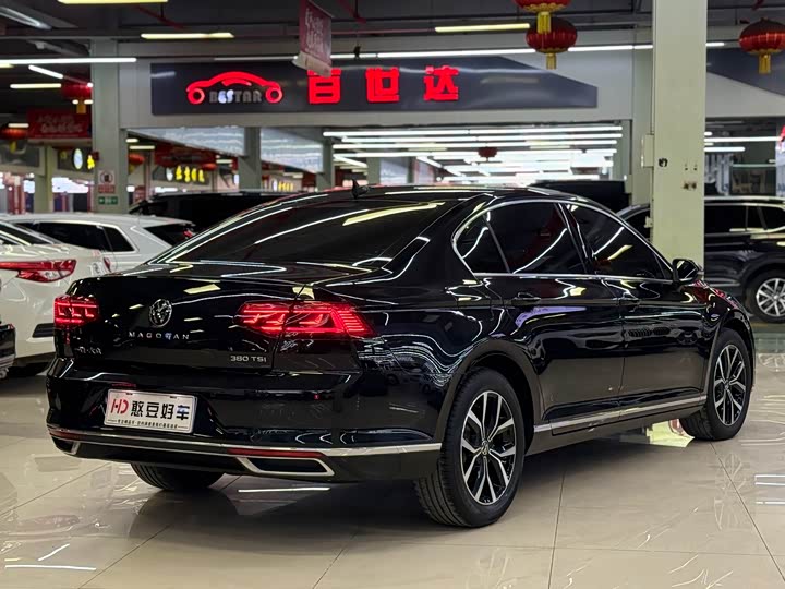 Фото 2 - Volkswagen Magotan