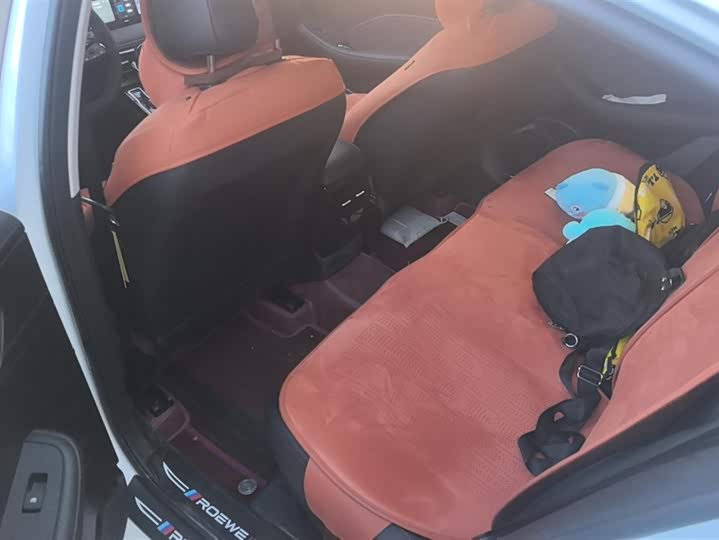 Фото 11 - Roewe i5