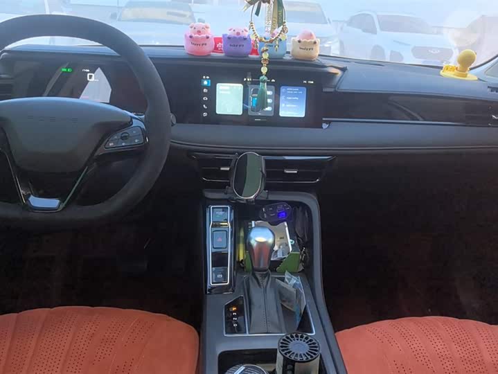 Фото 13 - Roewe i5