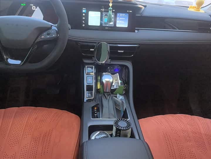 Фото 16 - Roewe i5