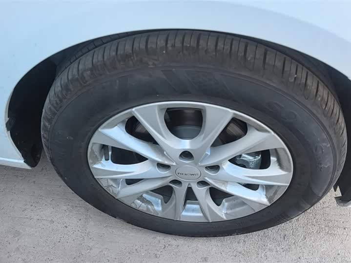 Фото 6 - Roewe i5