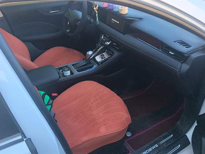 Фото 8 - Roewe i5