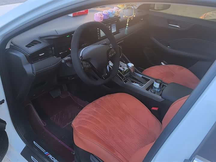 Фото 9 - Roewe i5