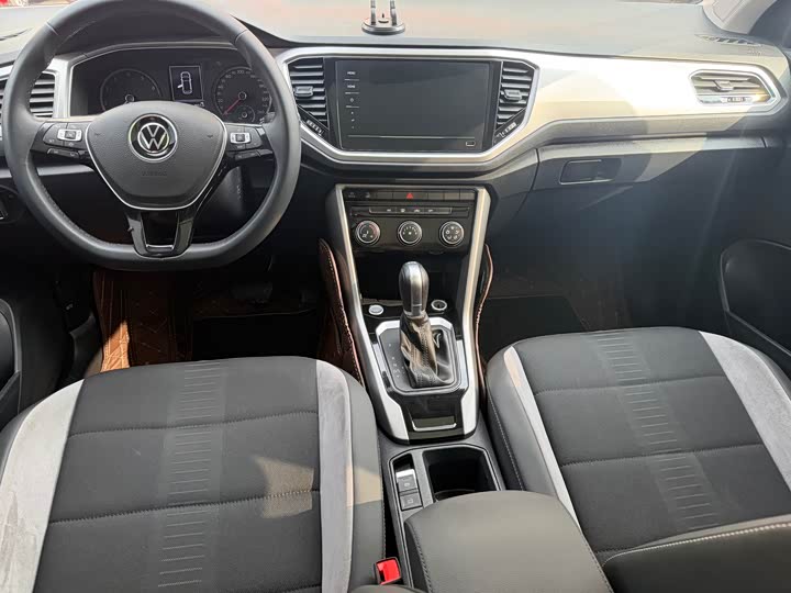 Фото 9 - Volkswagen T-Roc