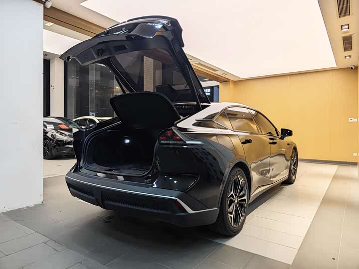 Фото 30 - Changan Deepal SL03