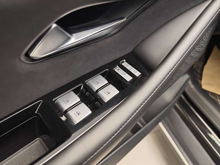 Фото 9 - Changan Deepal SL03