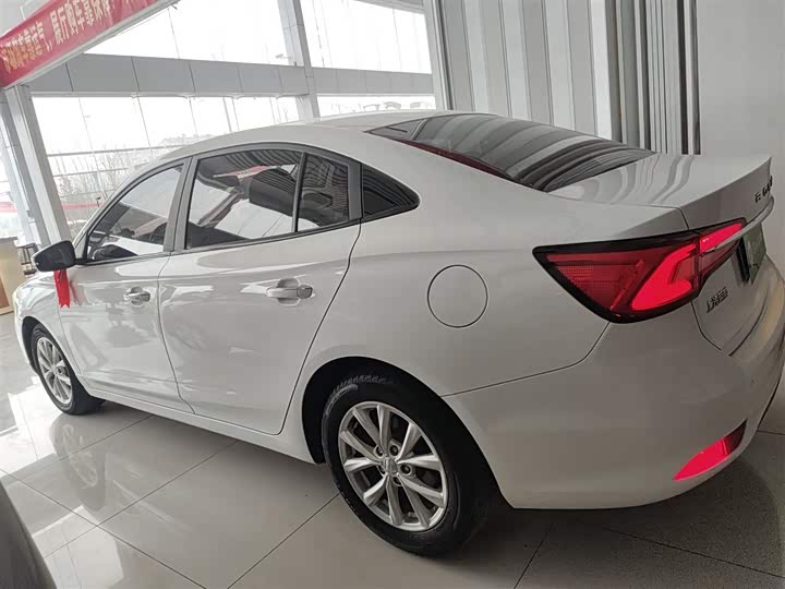 Фото 5 - Roewe i5