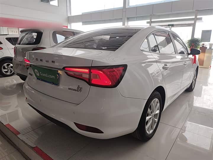 Фото 7 - Roewe i5