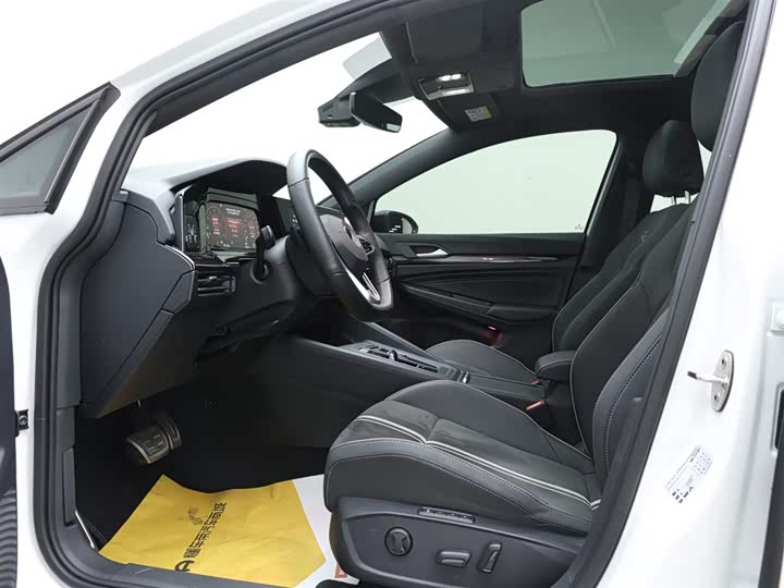 Фото 10 - Volkswagen Golf