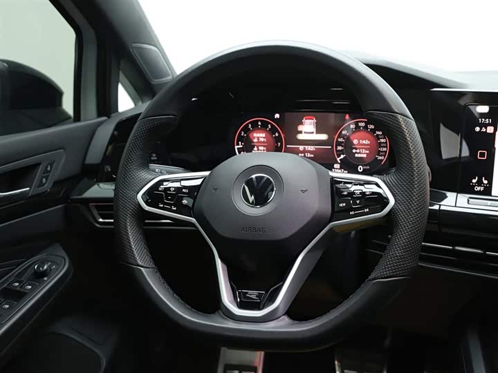 Фото 16 - Volkswagen Golf