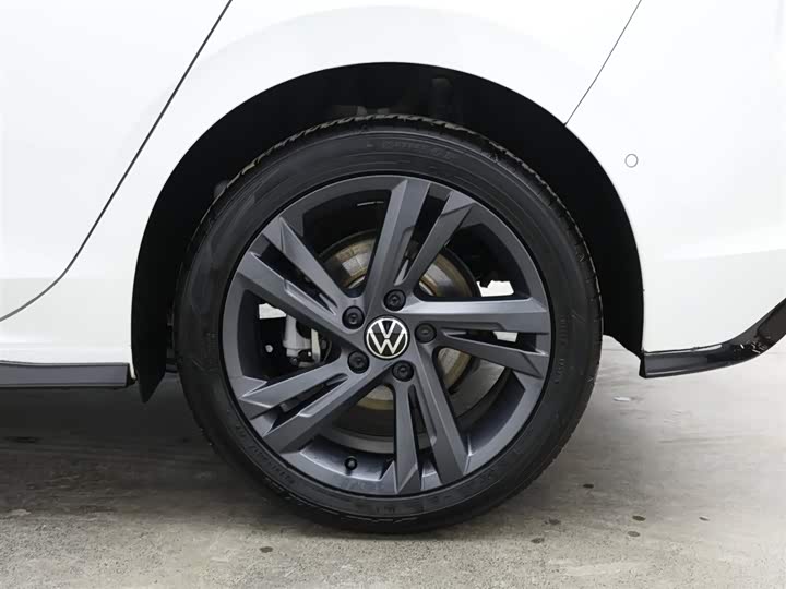 Фото 9 - Volkswagen Golf