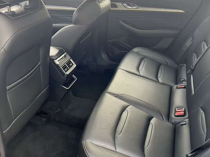 Фото 11 - Geely Preface