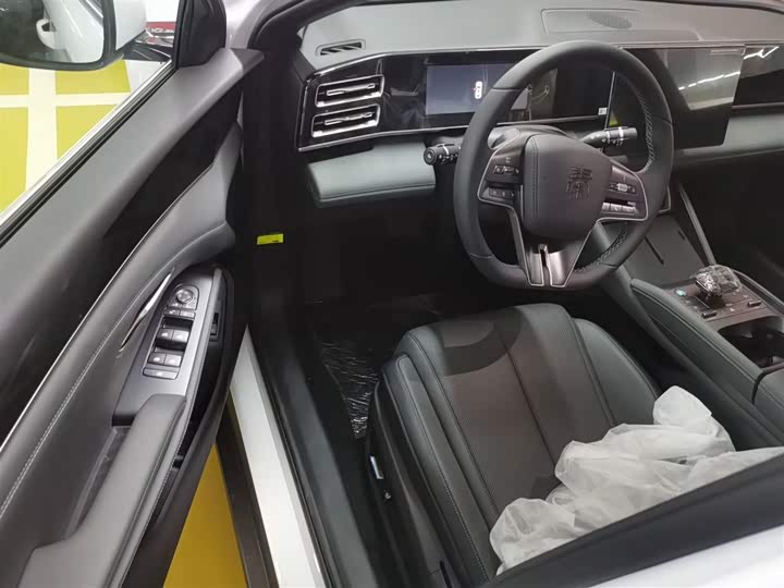 Фото 16 - BYD Qin L