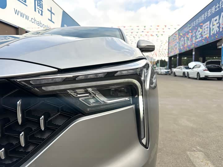 Фото 10 - Bestune B70