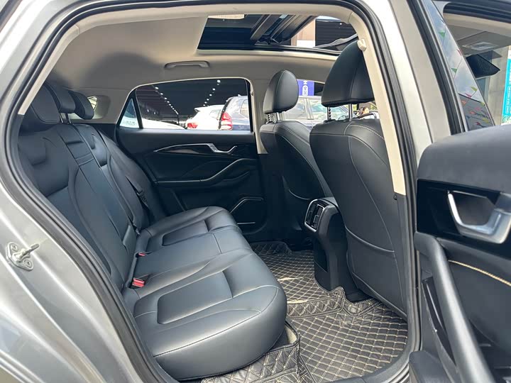 Фото 14 - Bestune B70