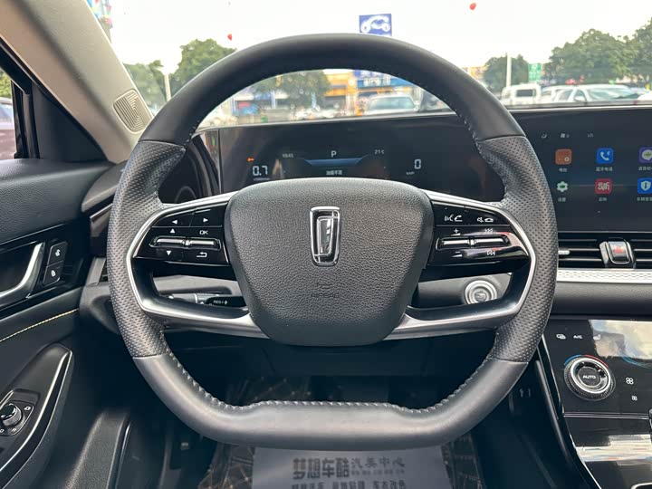 Фото 18 - Bestune B70