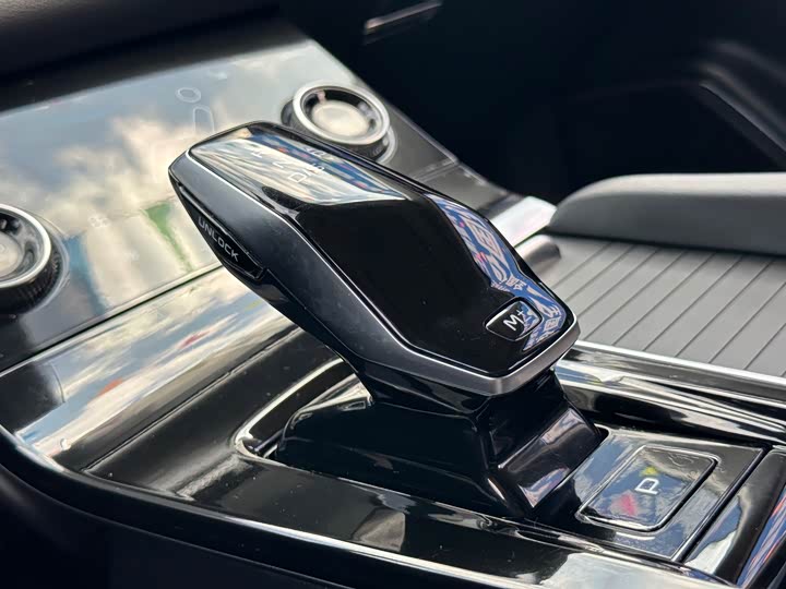 Фото 21 - Bestune B70