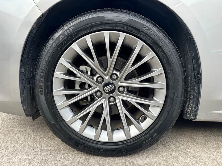 Фото 9 - Bestune B70