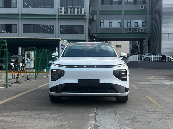 Фото 2 - XPeng G9