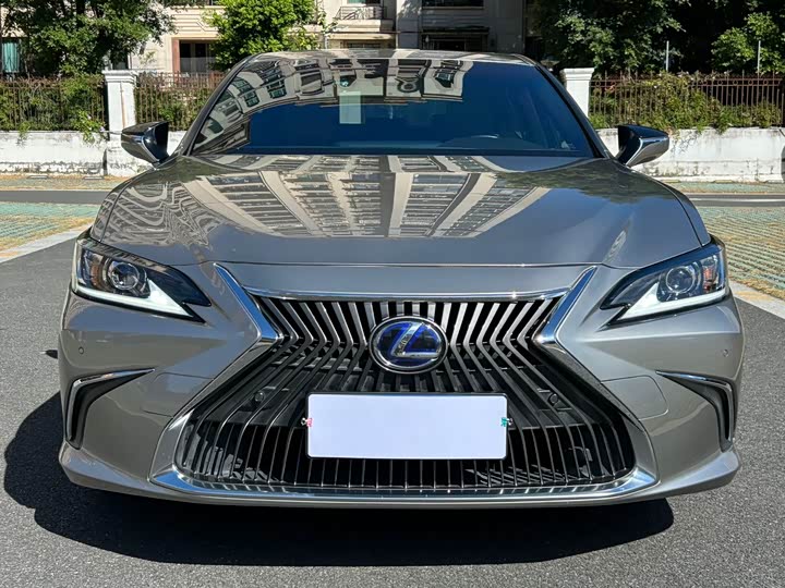 Фото 2 - Lexus ES