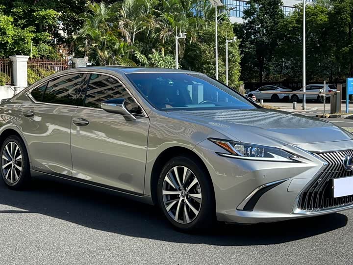 Фото 3 - Lexus ES