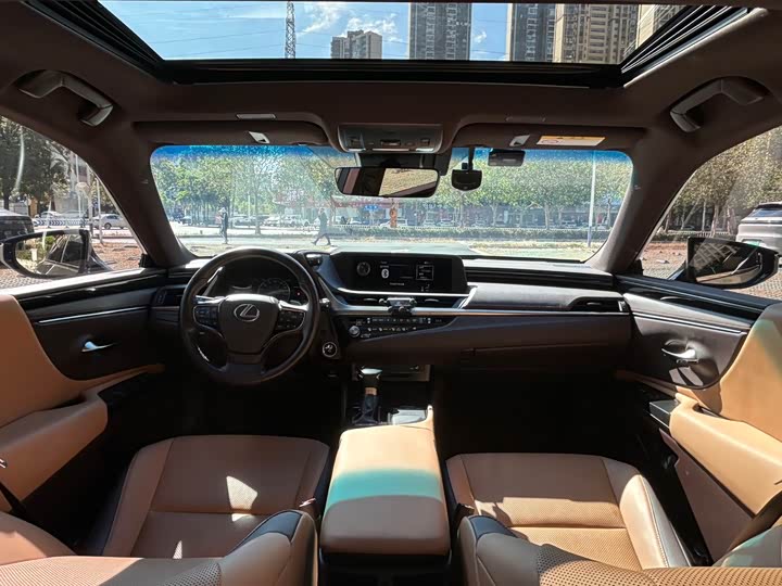 Фото 6 - Lexus ES