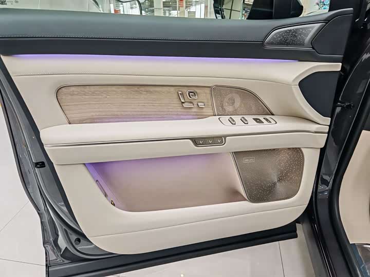 Фото 15 - Nio ES8