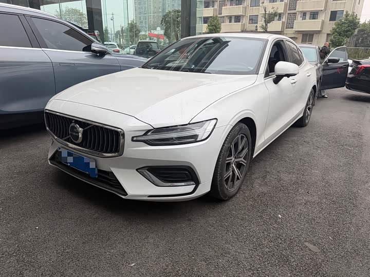 Фото 1 - Volvo S60