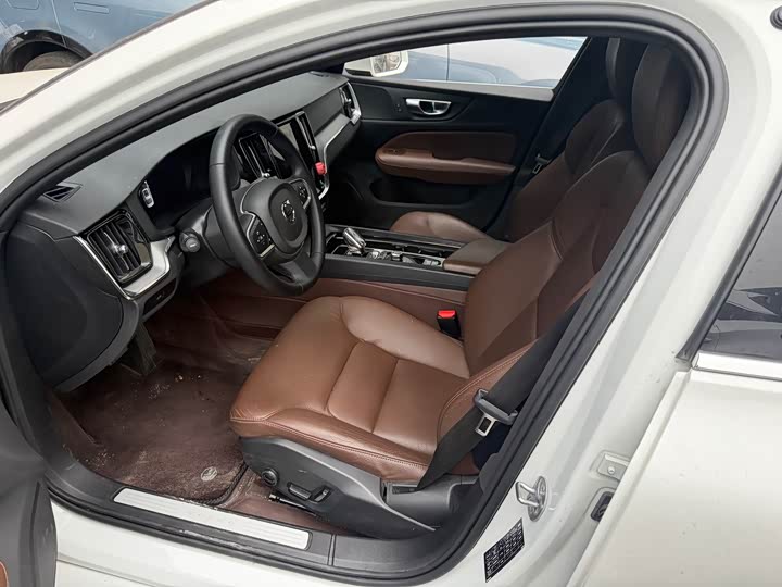 Фото 4 - Volvo S60