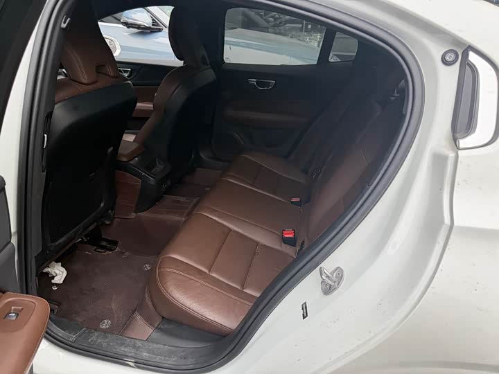 Фото 5 - Volvo S60