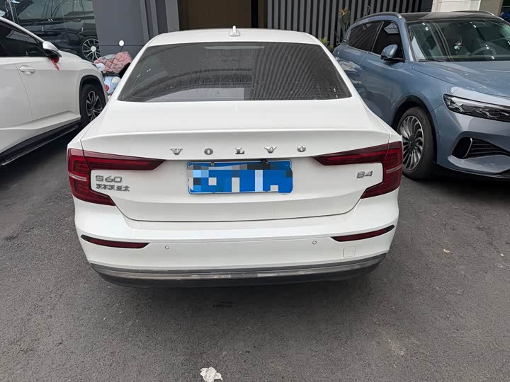 Фото 8 - Volvo S60