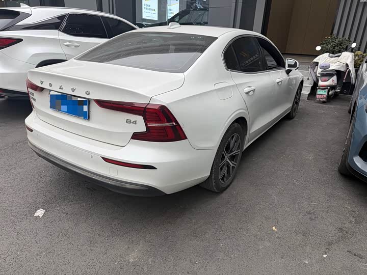 Фото 9 - Volvo S60