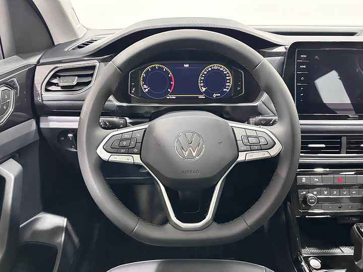 Фото 12 - Volkswagen Tharu