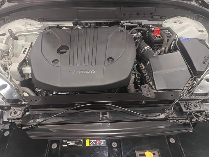 Фото 10 - Volvo XC60