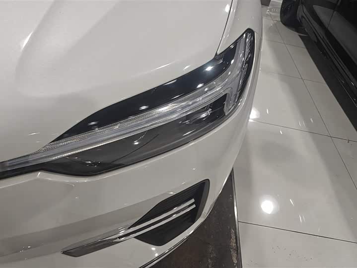 Фото 5 - Volvo XC60