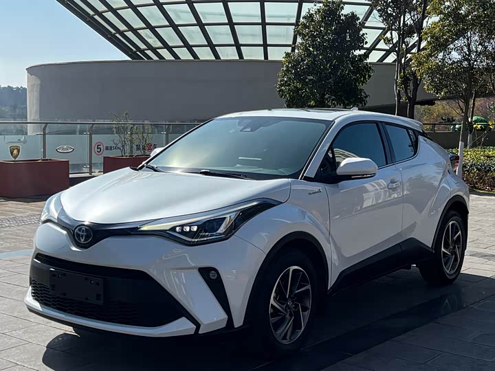 Фото 1 - Toyota C-HR