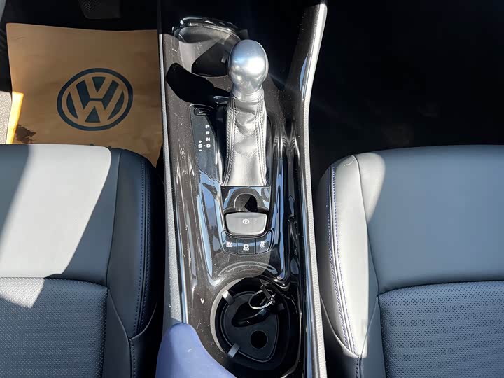 Фото 14 - Toyota C-HR