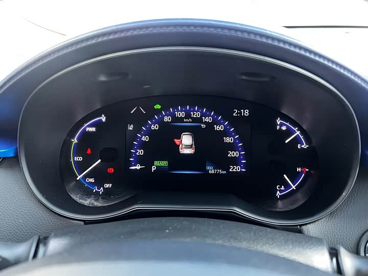 Фото 17 - Toyota C-HR