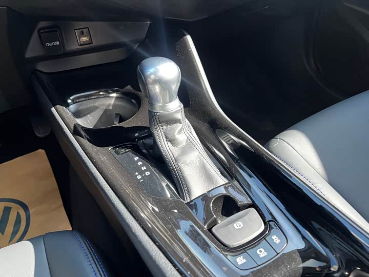 Фото 18 - Toyota C-HR